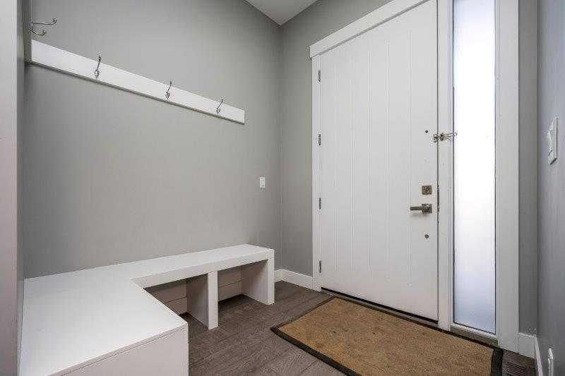 219 19 Avenue NW, Calgary — photo 3 of 50