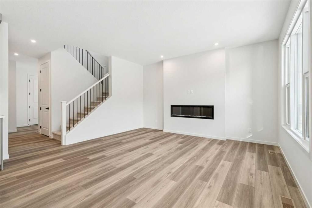 16 Calhoun Rise NE, Calgary — photo 5 of 30