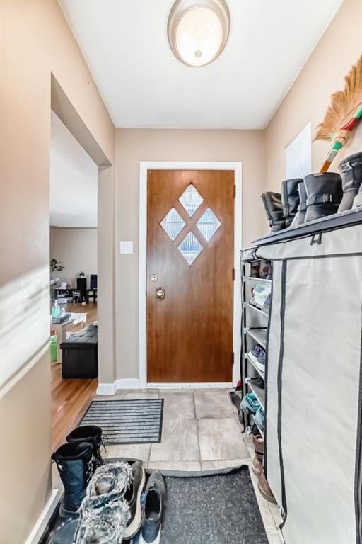 28 Winslow Crescent SW, Calgary — photo 4 of 39