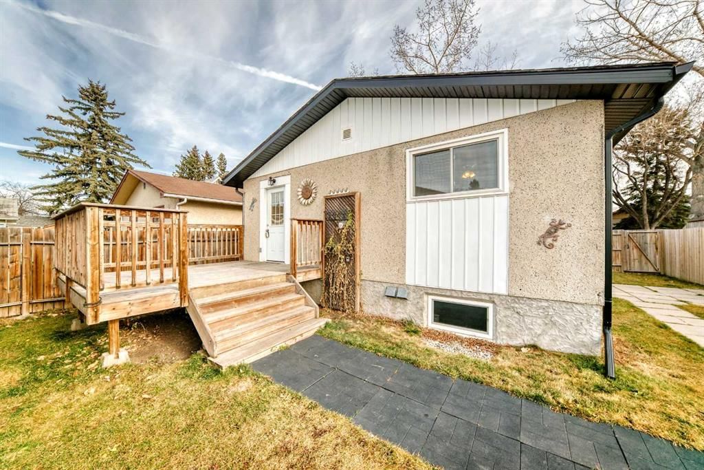 3042 31A Street SE, Calgary — photo 3 of 38