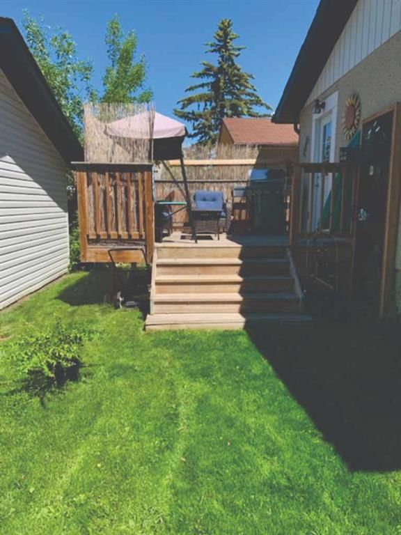 3042 31A Street SE, Calgary — photo 4 of 38