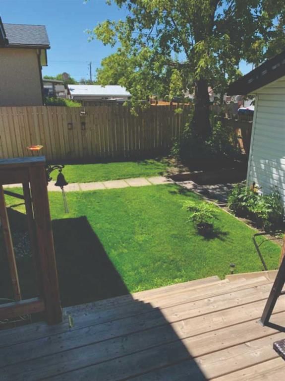 3042 31A Street SE, Calgary — photo 5 of 38