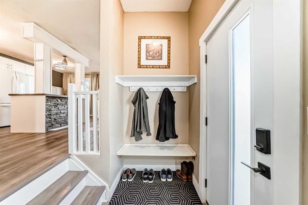 1013 Marcombe Crescent NE, Calgary — photo 4 of 46