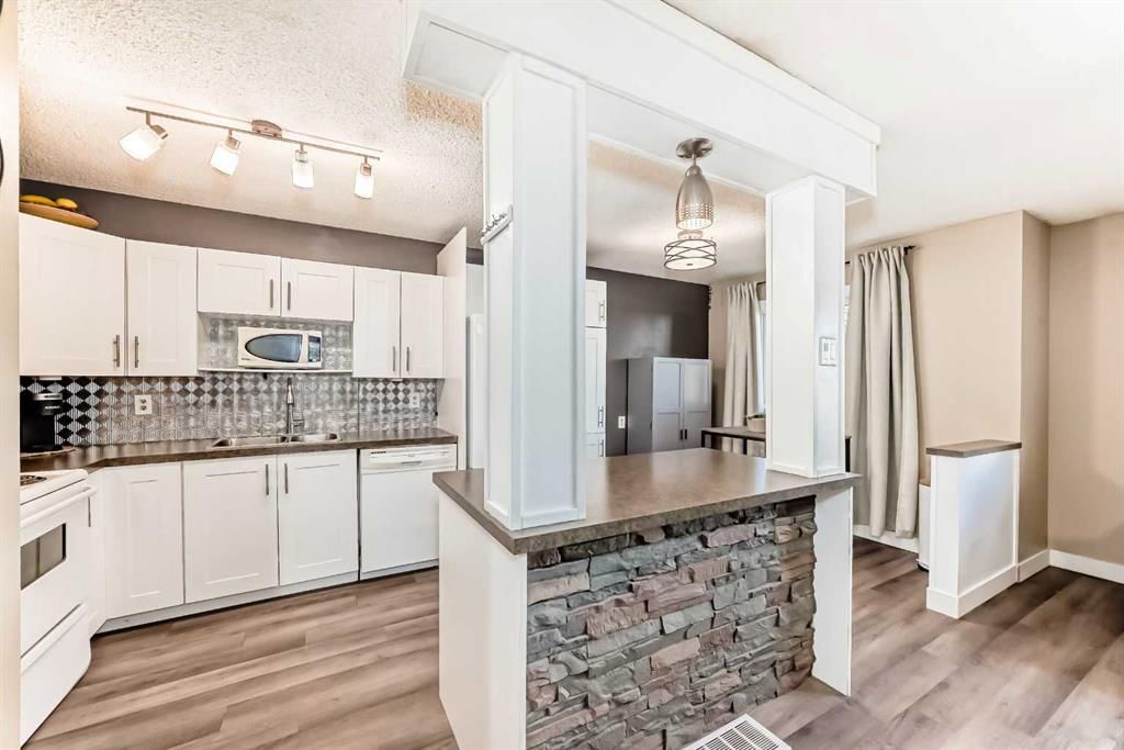 1013 Marcombe Crescent NE, Calgary — photo 5 of 46