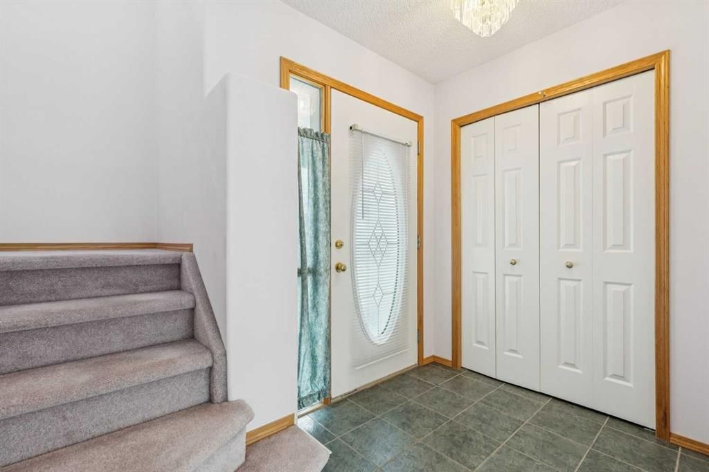 276 Hidden Valley Grove NW, Calgary — photo 4 of 39