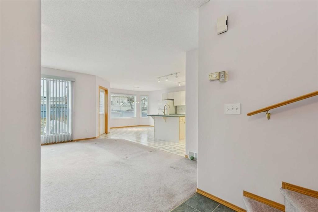 276 Hidden Valley Grove NW, Calgary — photo 5 of 39