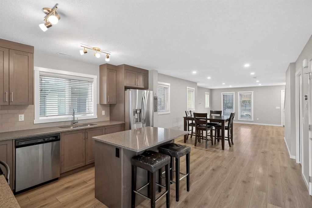 19478 37 Street SE, Calgary — photo 4 of 35