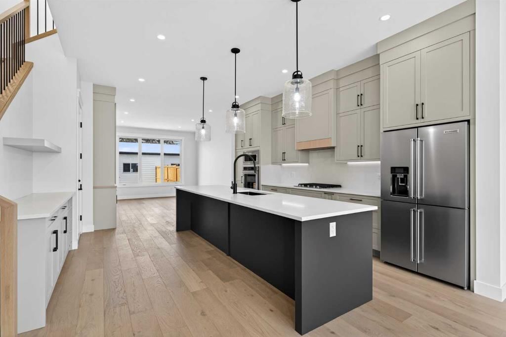 1137 41 Street SW, Calgary — photo 2 of 44