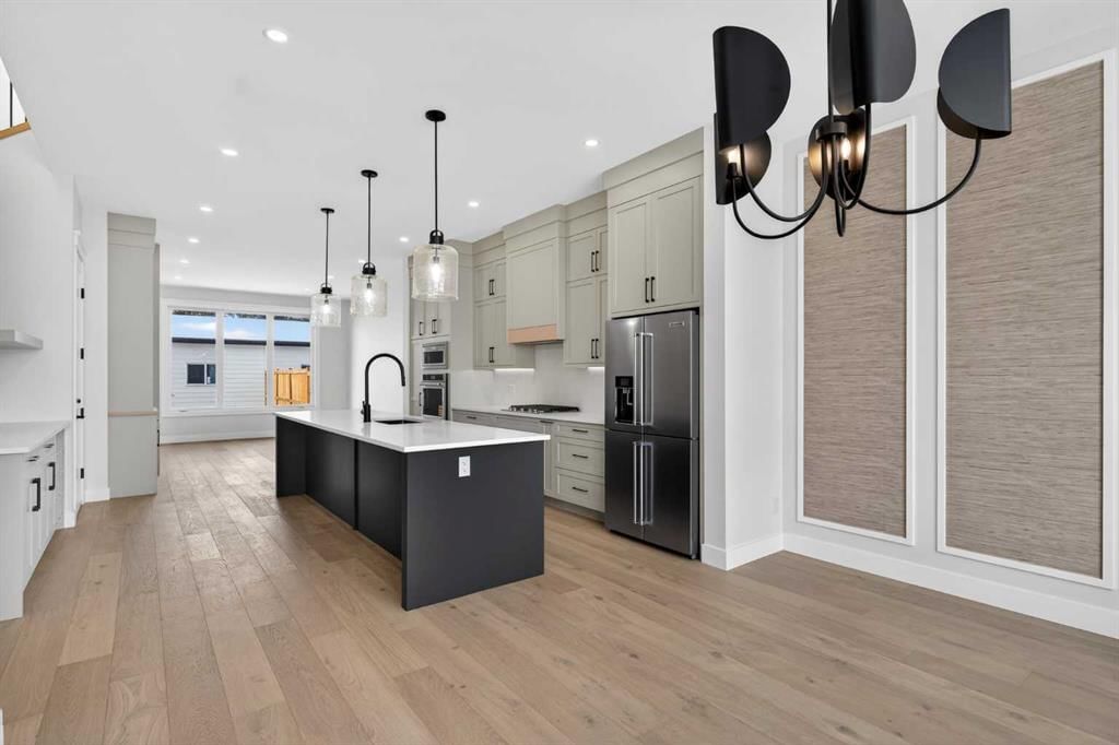 1137 41 Street SW, Calgary — photo 4 of 44