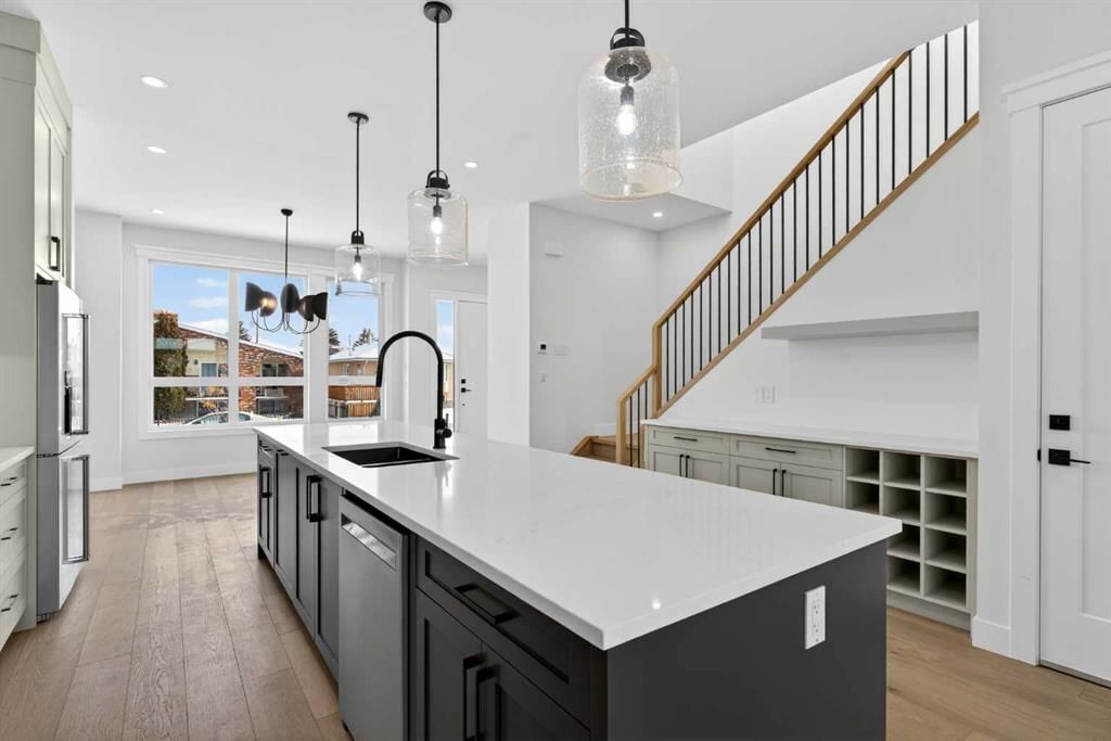 1137 41 Street SW, Calgary — photo 5 of 44