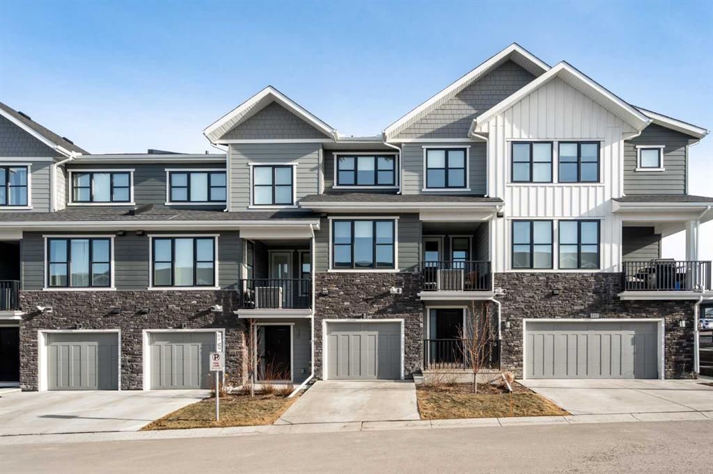 915 Crestridge Common SW, Calgary — main listing photo