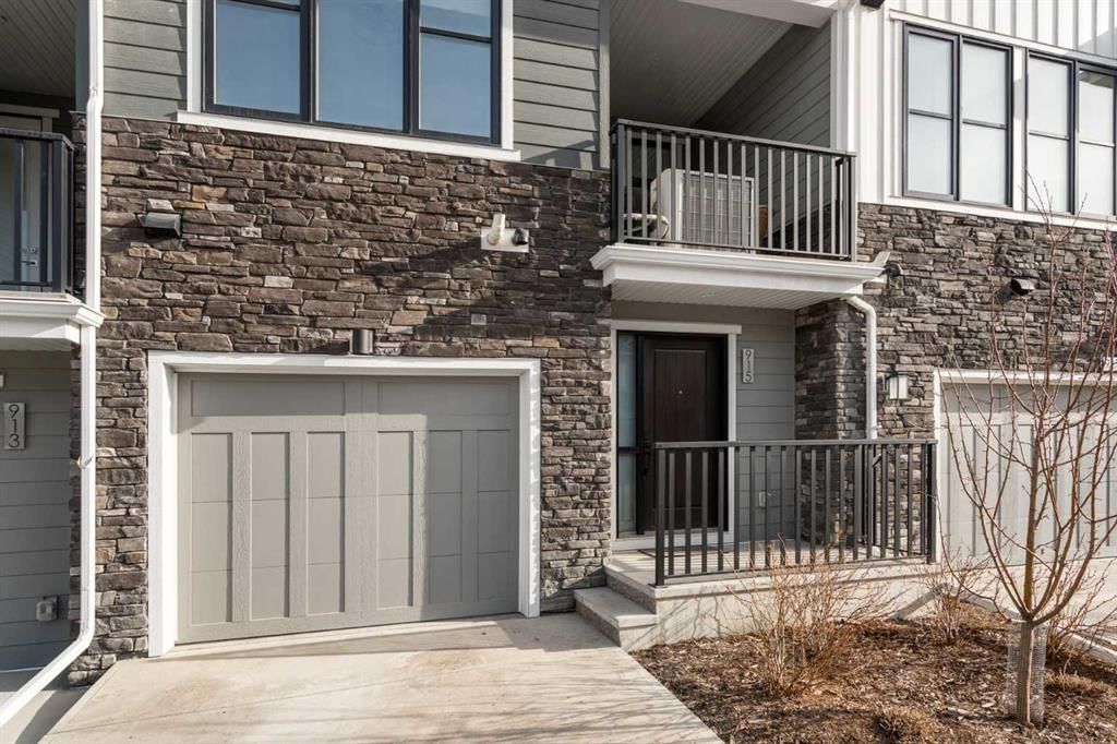 915 Crestridge Common SW, Calgary — photo 2 of 33