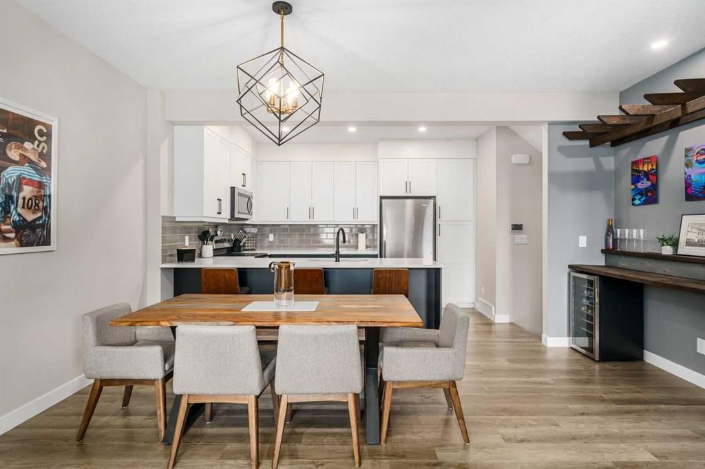 915 Crestridge Common SW, Calgary — photo 3 of 33
