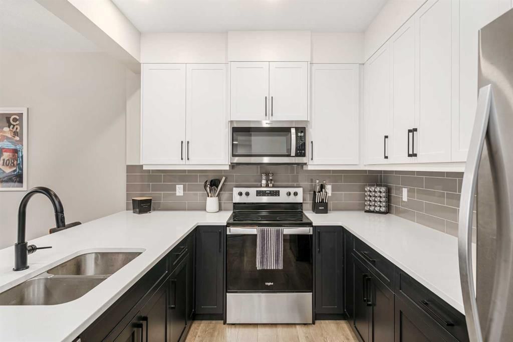 915 Crestridge Common SW, Calgary — photo 5 of 33