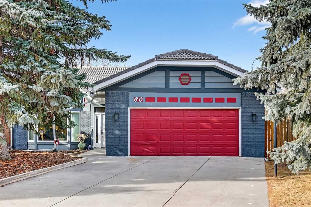80 Oakmount Way SW, Calgary — main listing photo