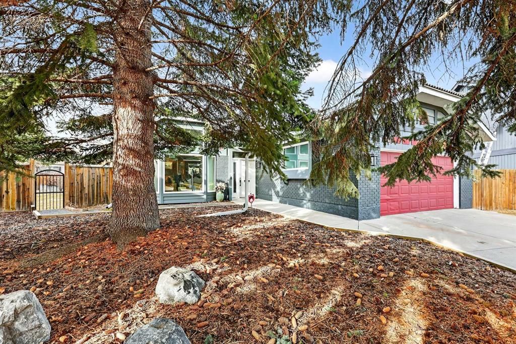 80 Oakmount Way SW, Calgary — photo 2 of 50