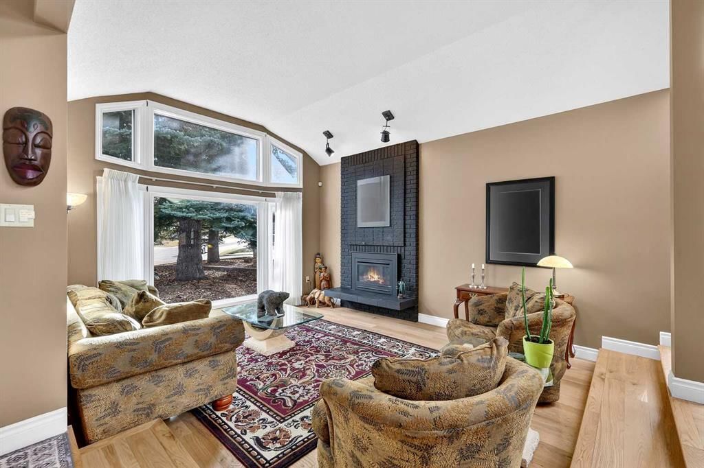 80 Oakmount Way SW, Calgary — photo 4 of 50
