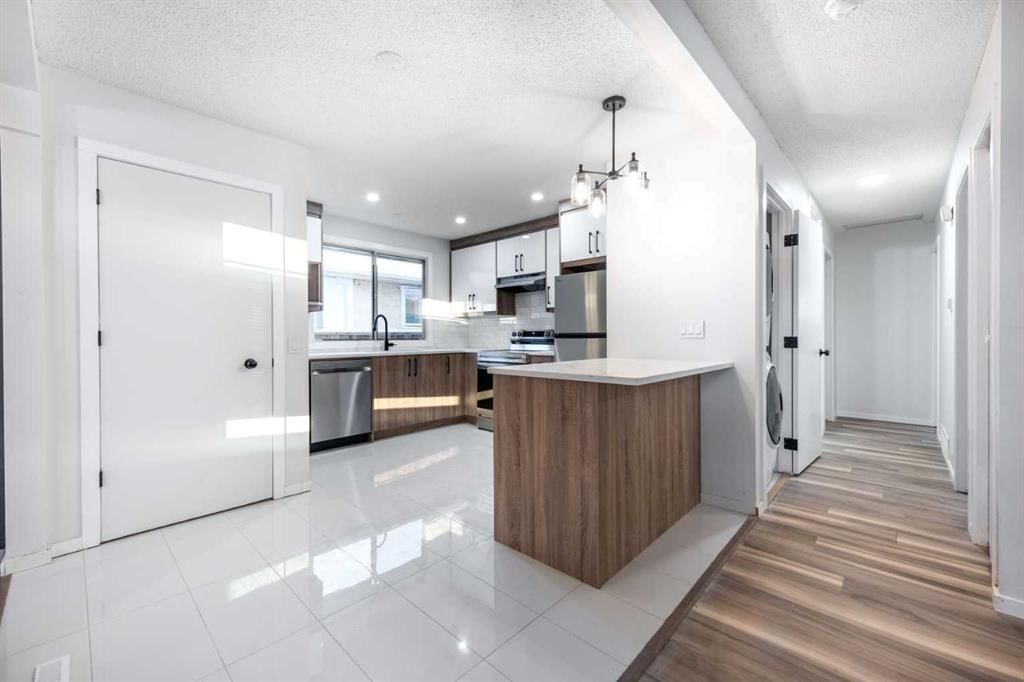 1432 43 Street NE, Calgary — photo 2 of 35