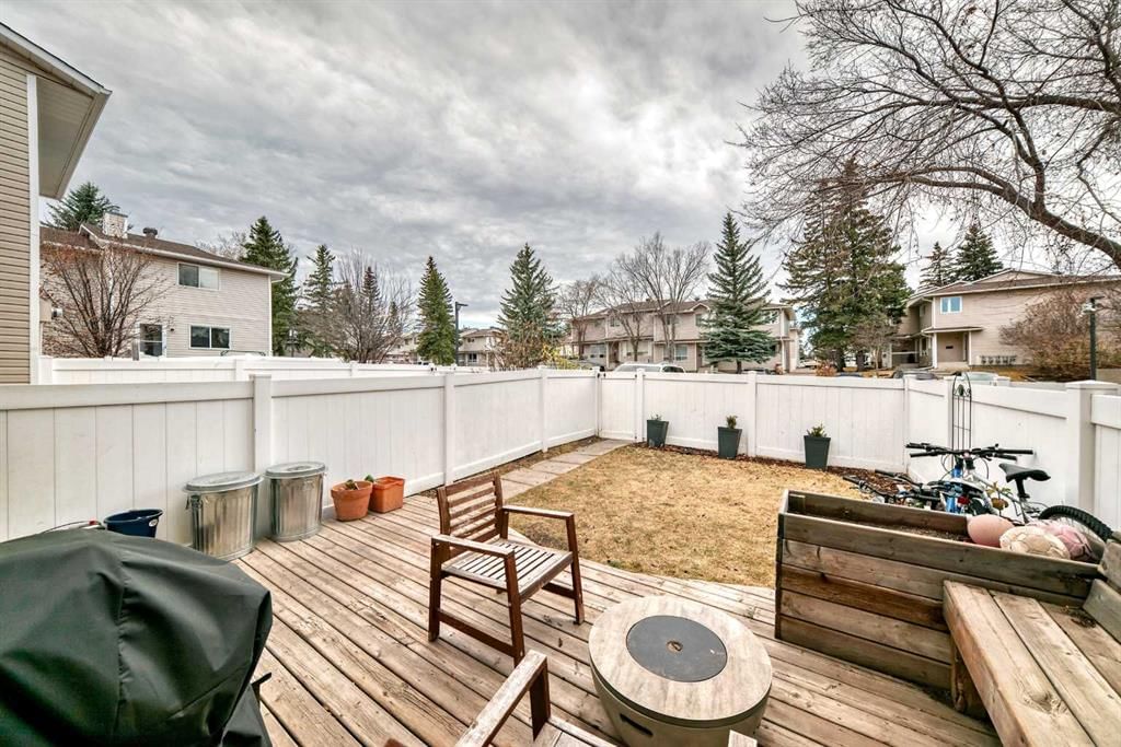 21 Woodfern Road SW, Calgary — photo 2 of 42