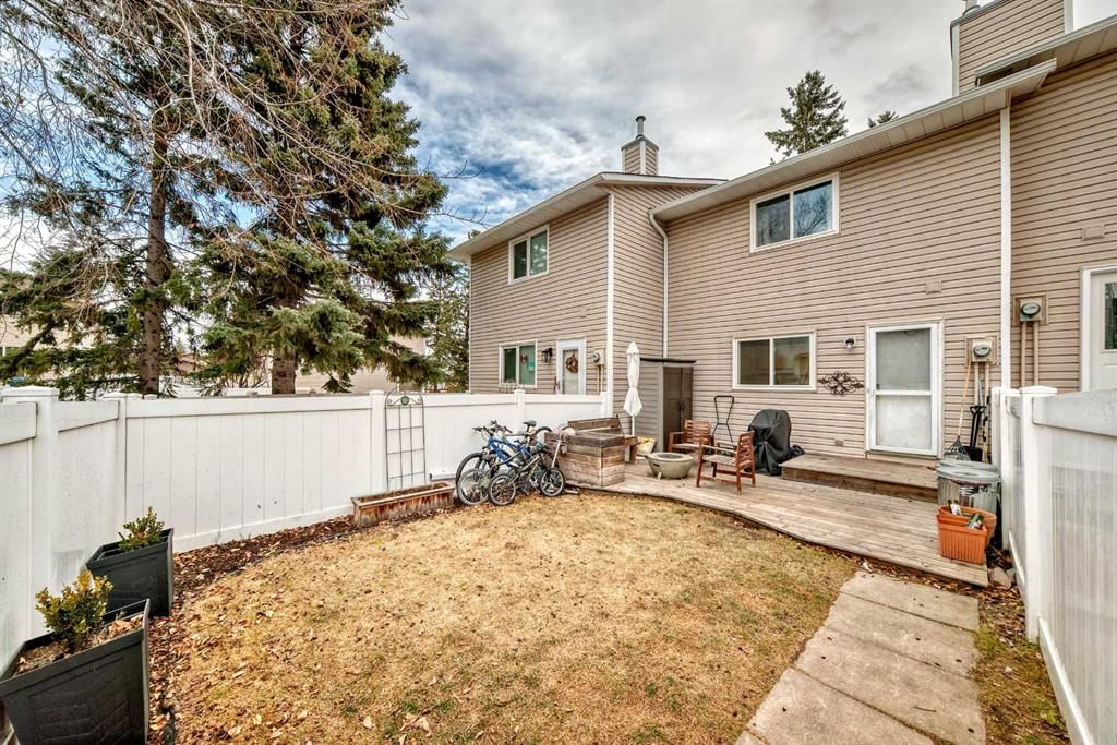 21 Woodfern Road SW, Calgary — photo 3 of 42