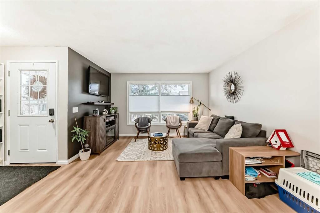 21 Woodfern Road SW, Calgary — photo 5 of 42