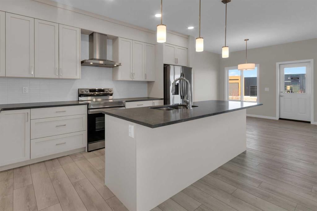 52 Lewisburg Close NE, Calgary — photo 3 of 33