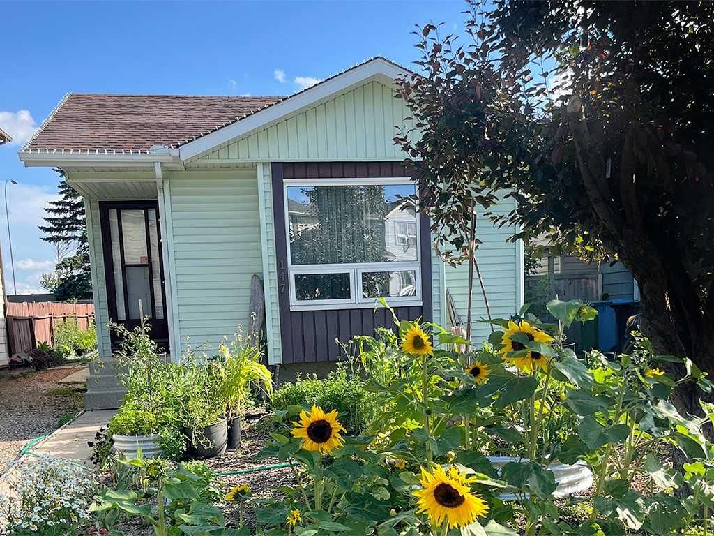 147 Erin Ridge Road SE, Calgary — main listing photo