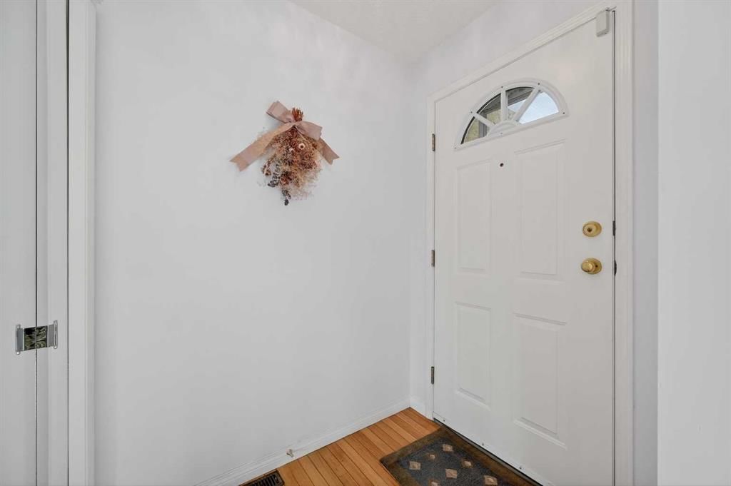 12 Sierra Morena Way SW, Calgary — photo 3 of 43