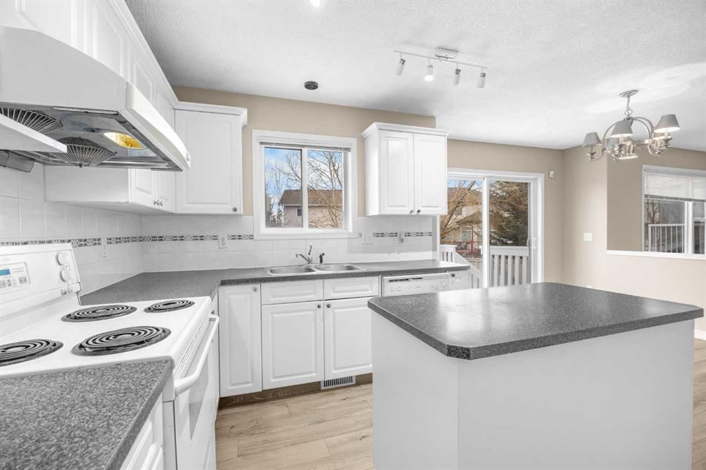 635 Panorama Hills Drive NW, Calgary — photo 5 of 41