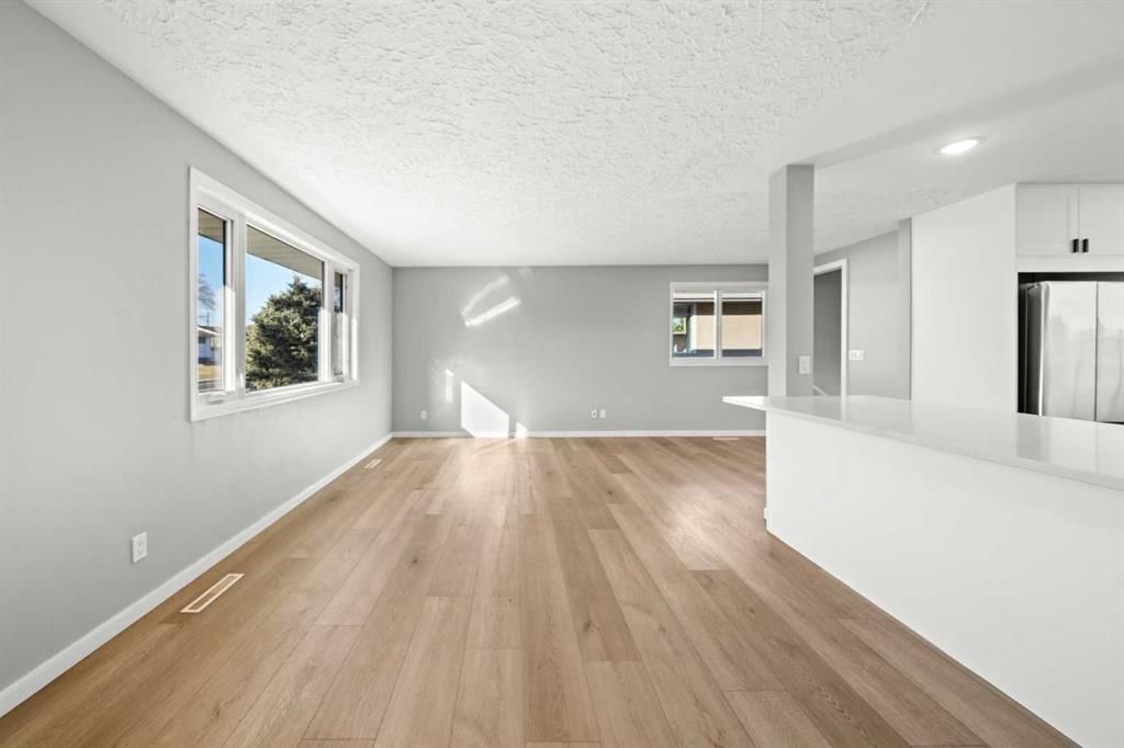 4520 Greenview Drive NE, Calgary — photo 5 of 40