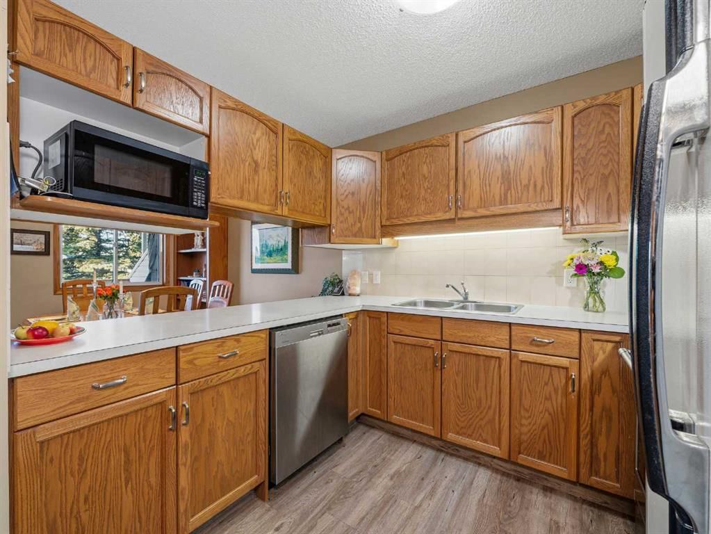 12 Deer Ridge Close SE, Calgary — photo 3 of 32