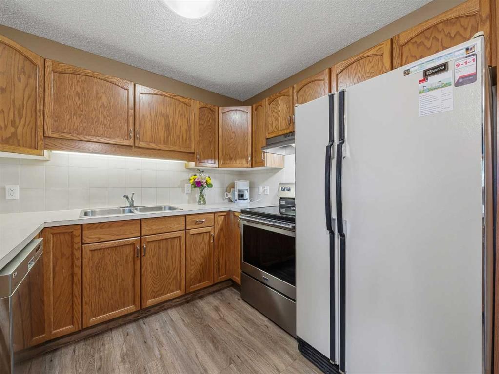 12 Deer Ridge Close SE, Calgary — photo 4 of 32