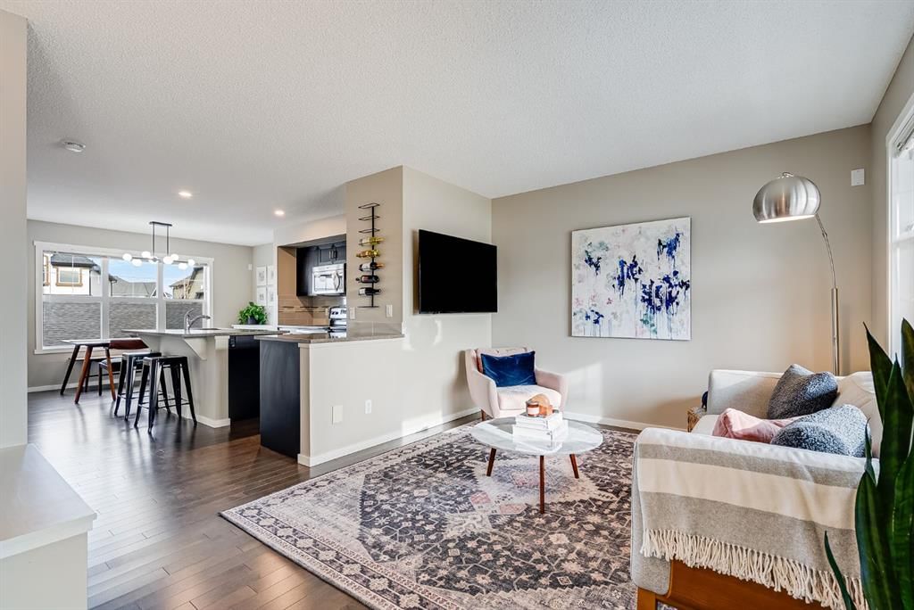 121 Marine Drive SE, Calgary — photo 3 of 30