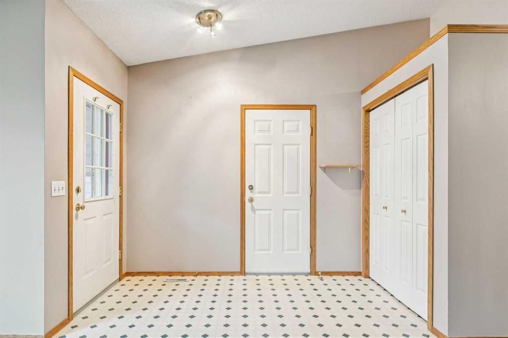 42 Harvest Oak Circle NE, Calgary — photo 2 of 18