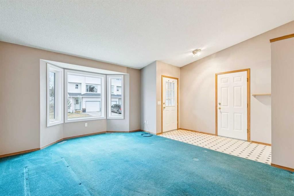42 Harvest Oak Circle NE, Calgary — photo 5 of 18