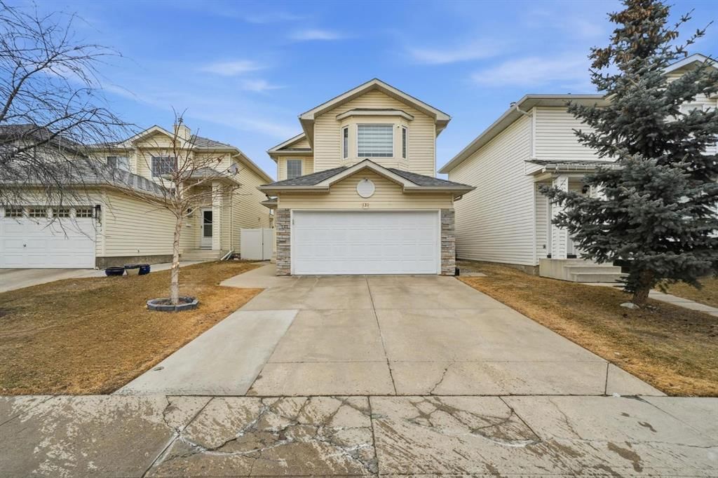 131 San Fernando Crescent NE, Calgary — main listing photo