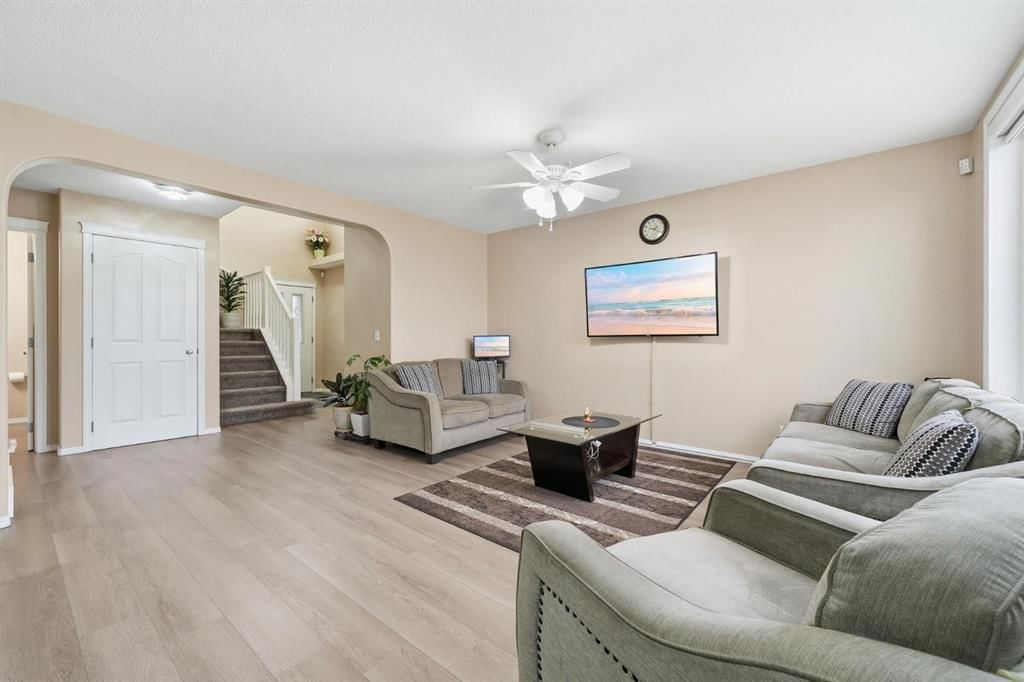131 San Fernando Crescent NE, Calgary — photo 5 of 43