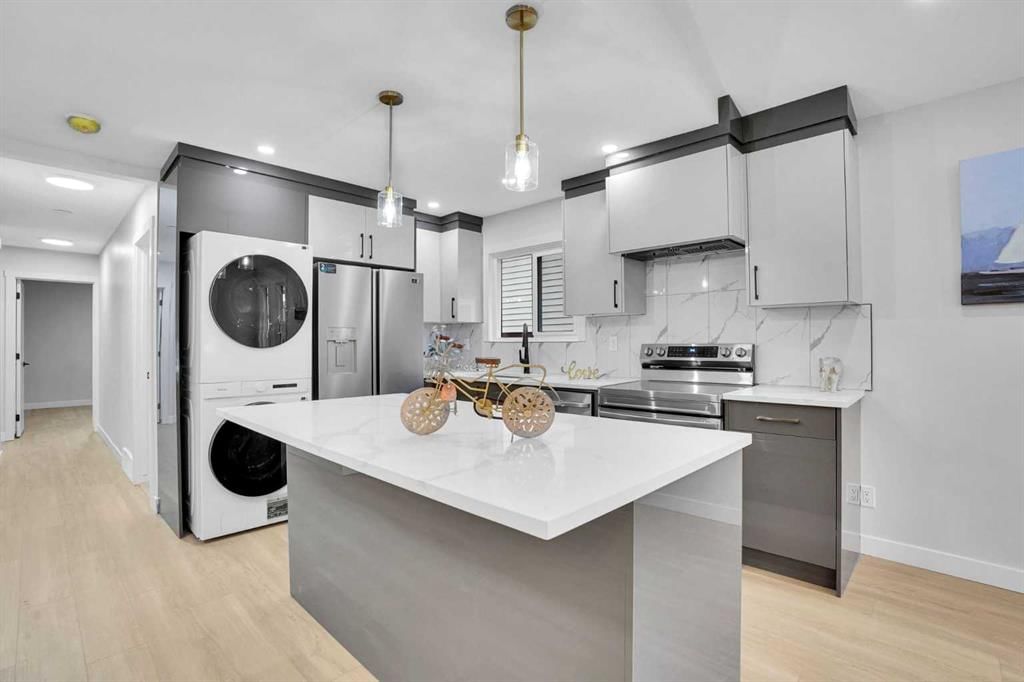 23 Shawmeadows Place SW, Calgary — photo 5 of 28