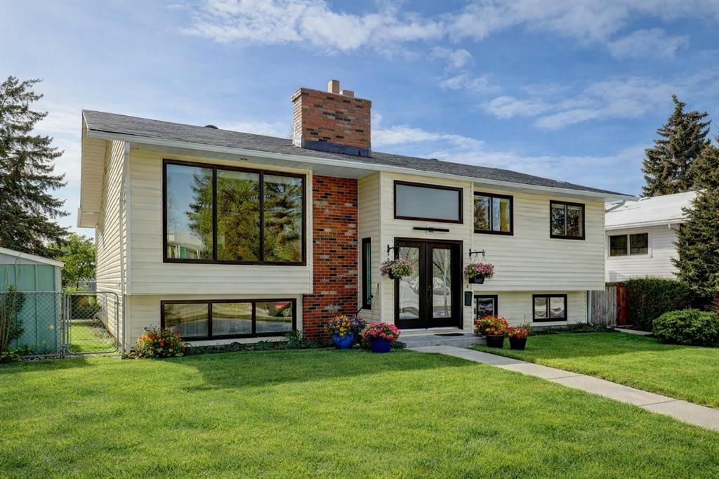 5943 Silver Ridge Drive NW, Calgary — main listing photo