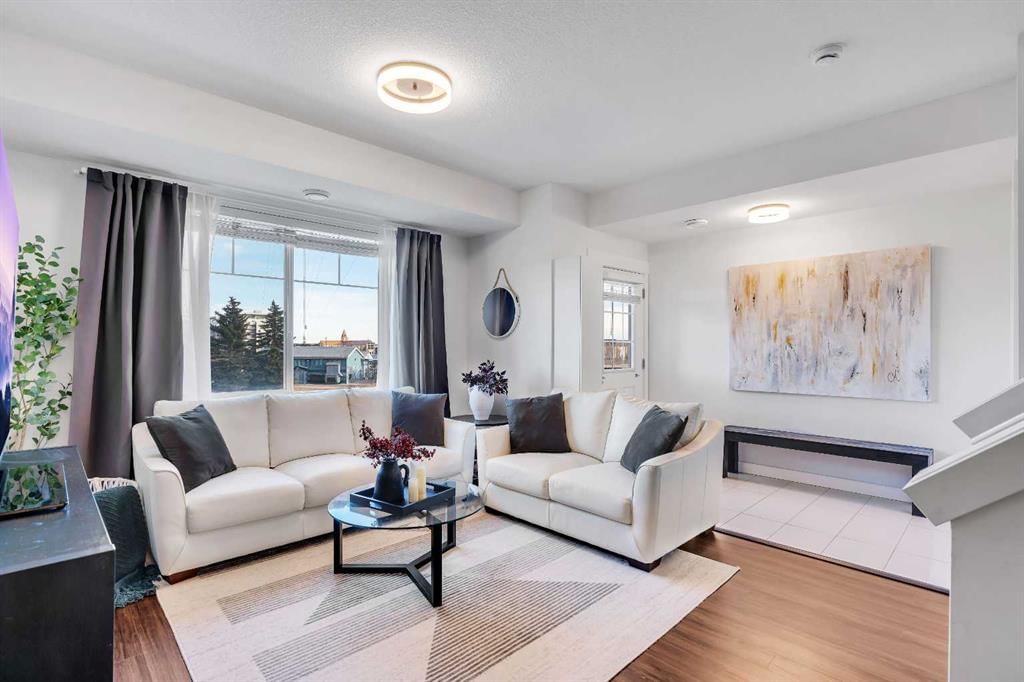 6, 59 West Coach Manor SW, Calgary — photo 5 of 35
