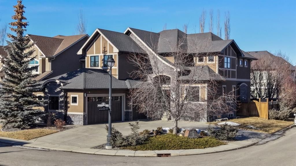 2 Wexford Crescent SW, Calgary — photo 2 of 49