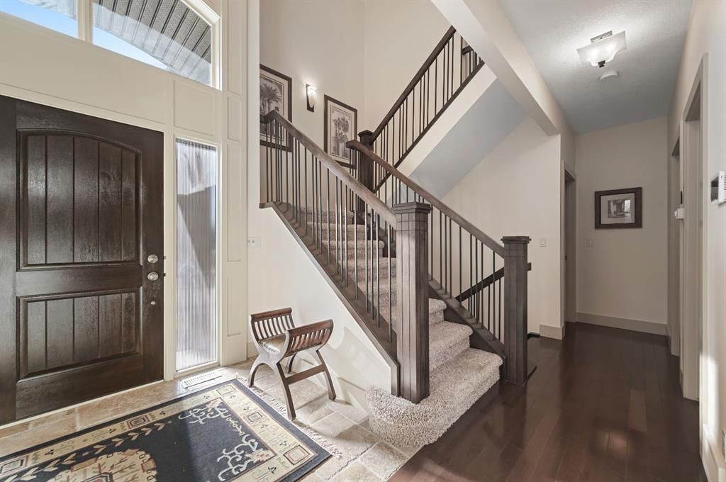 2 Wexford Crescent SW, Calgary — photo 4 of 49