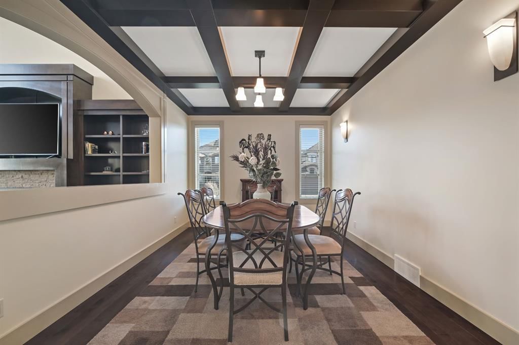 2 Wexford Crescent SW, Calgary — photo 5 of 49