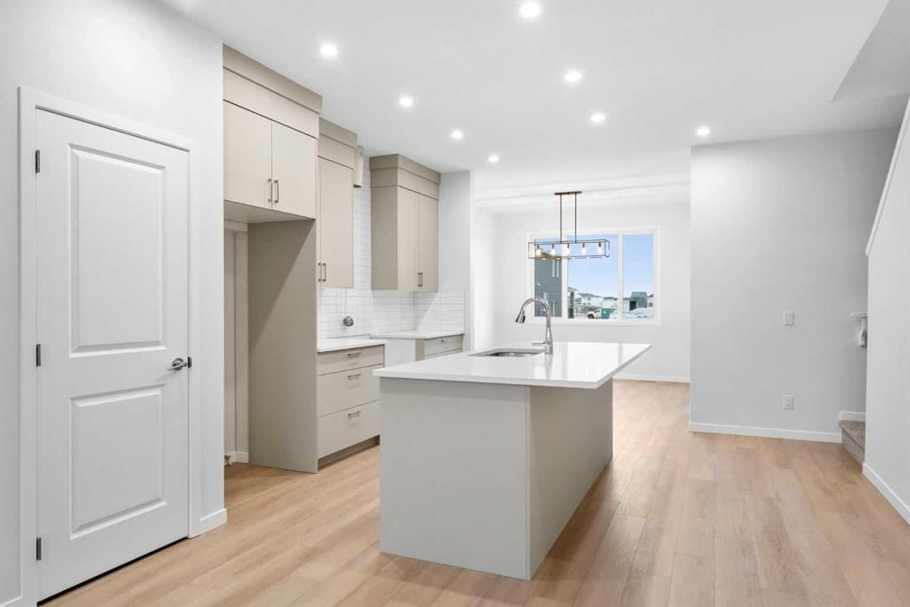 17 Creekview Manor SW, Calgary — photo 3 of 49