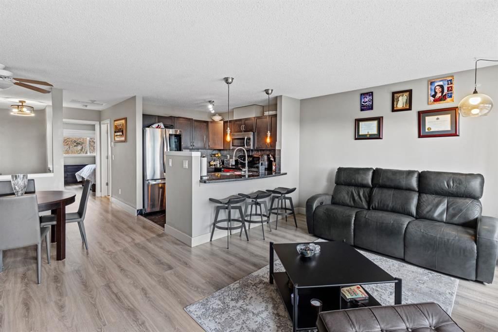 10, 105 Village Heights SW, Calgary — photo 5 of 33