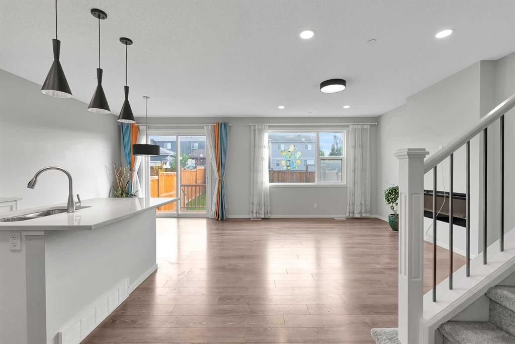 106 Lucas Crescent NW, Calgary — photo 2 of 48