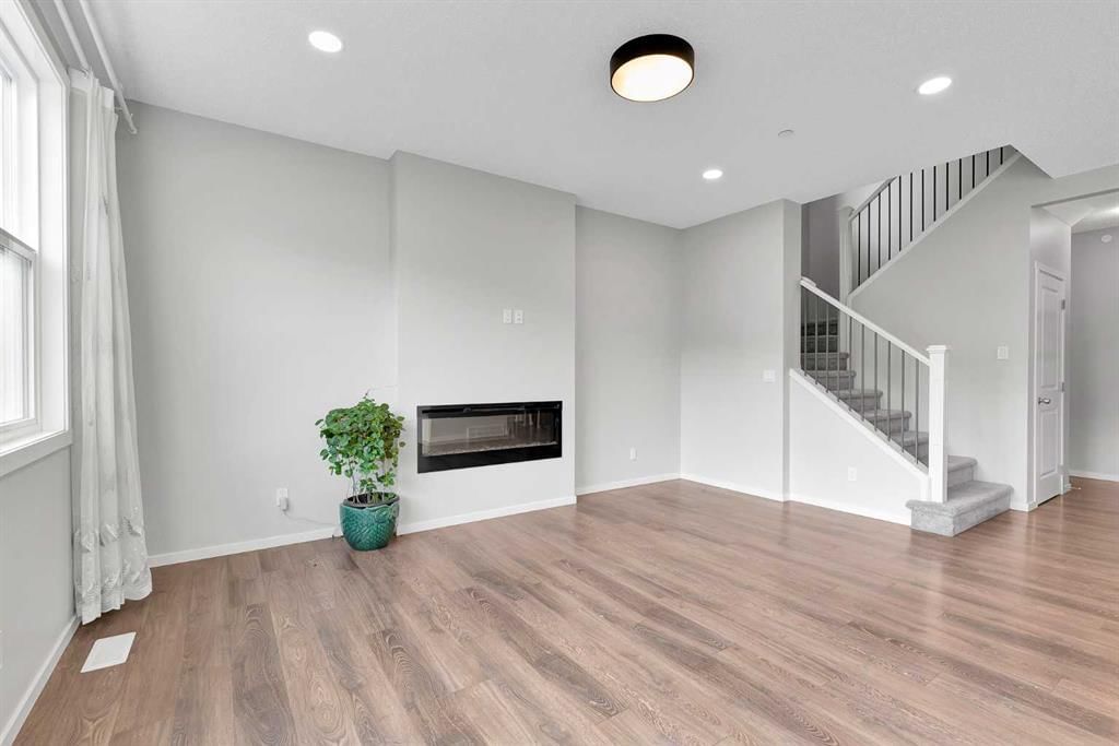 106 Lucas Crescent NW, Calgary — photo 4 of 48