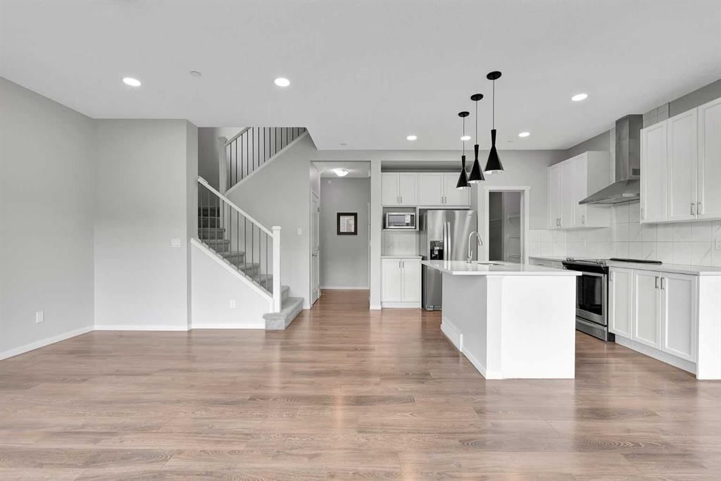 106 Lucas Crescent NW, Calgary — photo 5 of 48