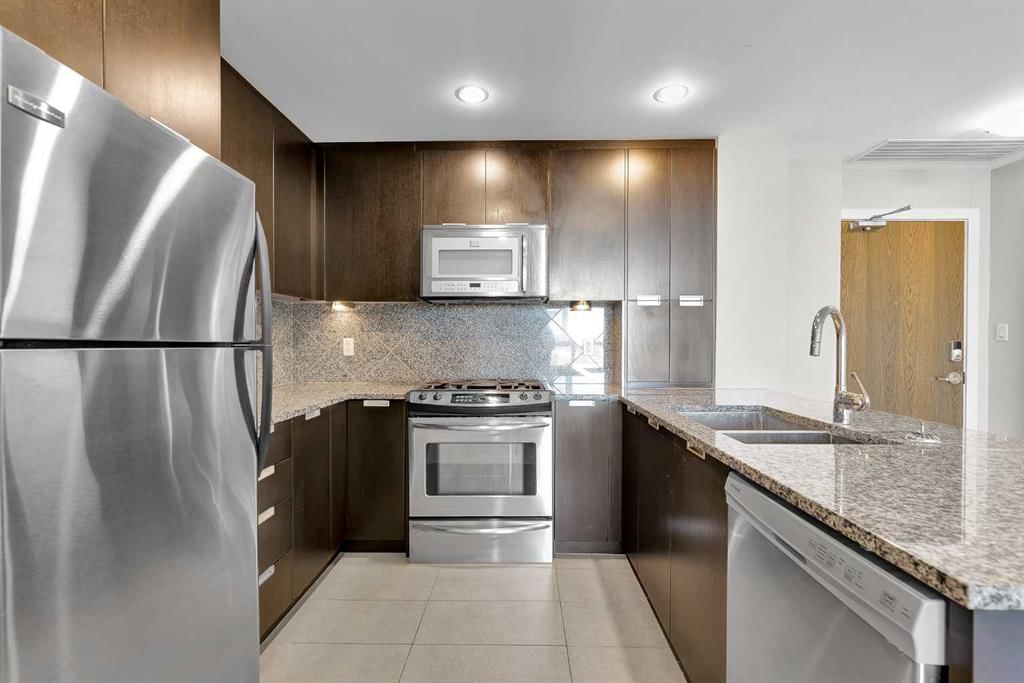 907, 99 Spruce Place SW, Calgary — photo 5 of 34