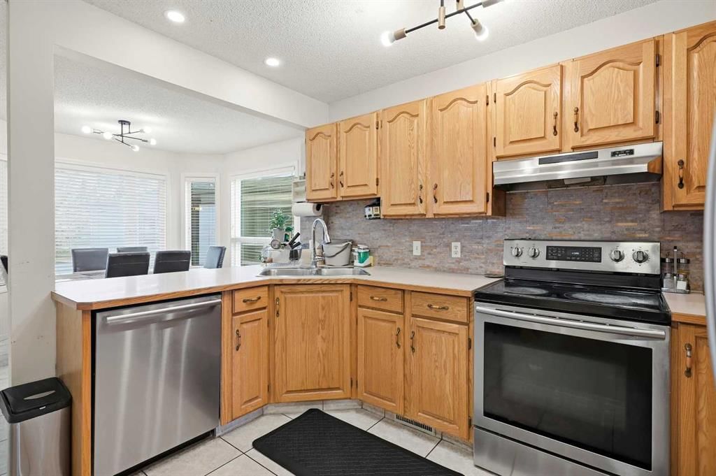 507 Citadel Heights NW, Calgary — photo 4 of 43